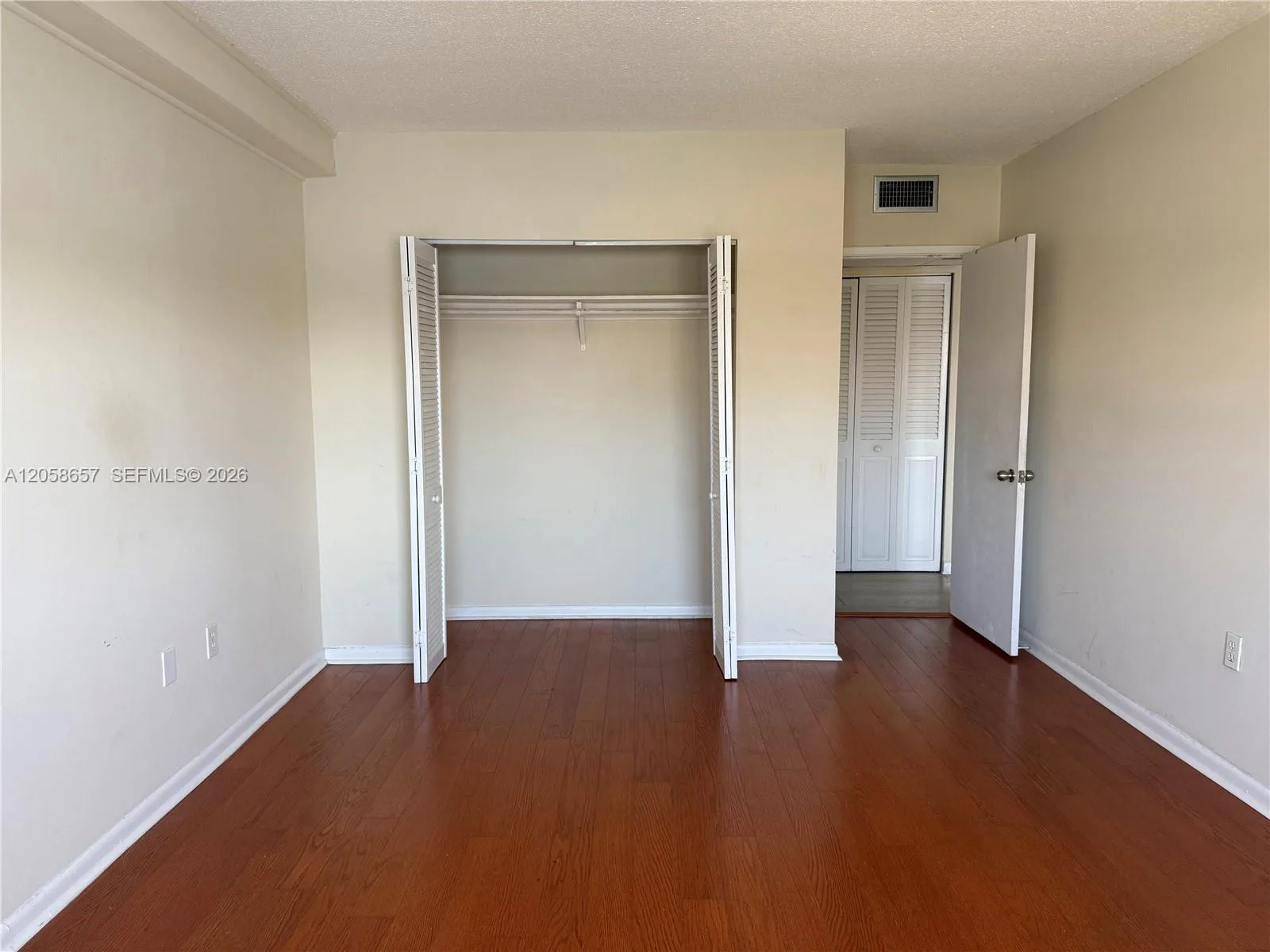 400 Kings Point Dr # 311, Sunny Isles Beach, FL 33160 photo 8