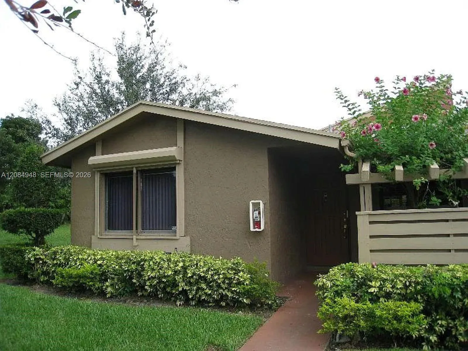 447 Lakeview Dr # 1, Weston, FL 33326