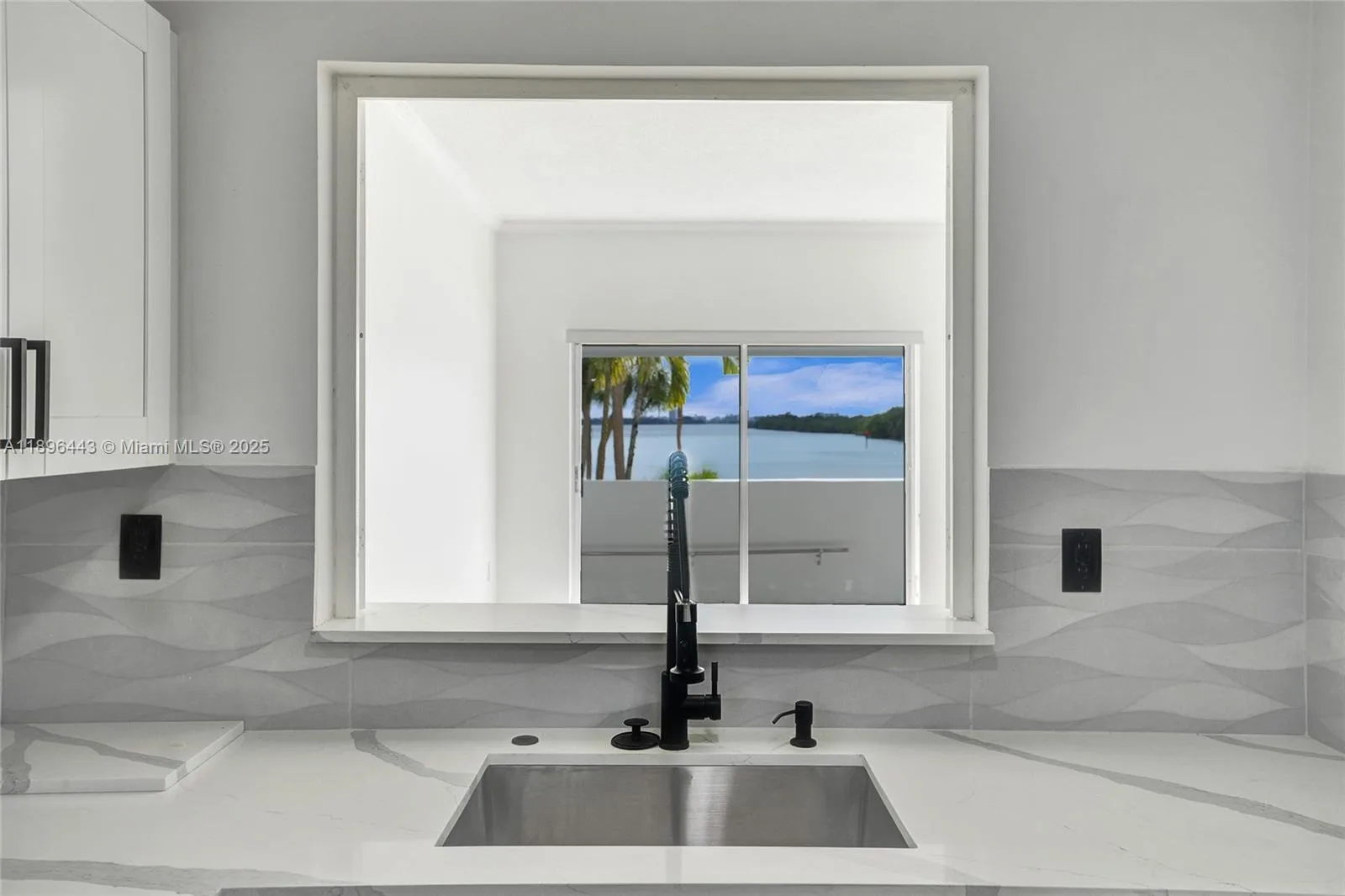 500 Bayview Dr # 118, Sunny Isles Beach, FL 33160