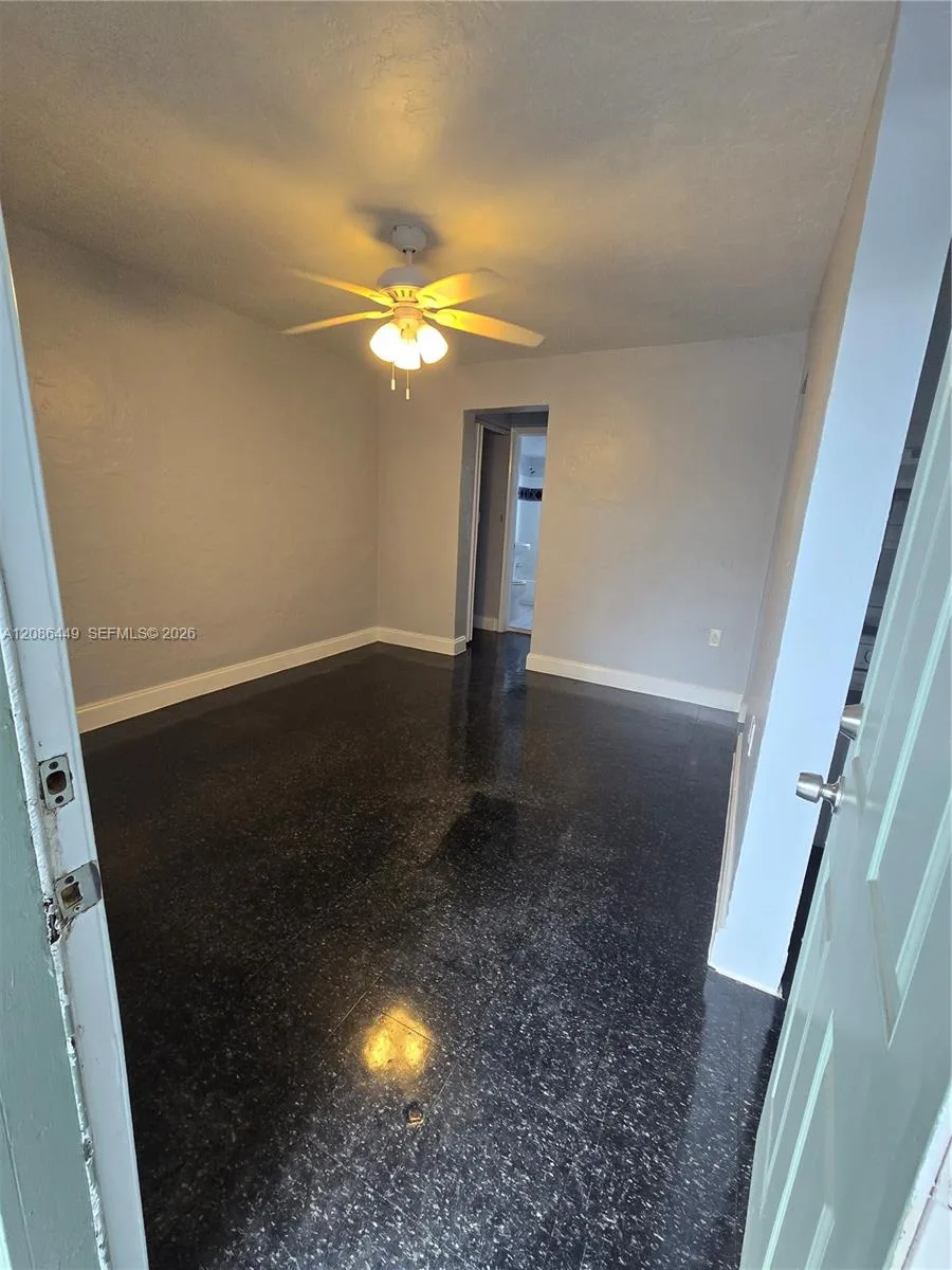 825 NW 70th St # 14, Miami, FL 33150