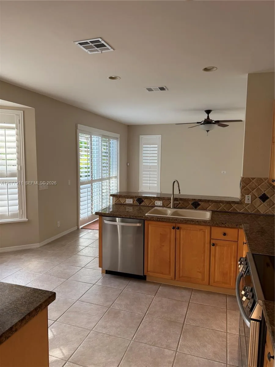 1532 NW 133rd Ave, Pembroke Pines, FL 33028 photo 6
