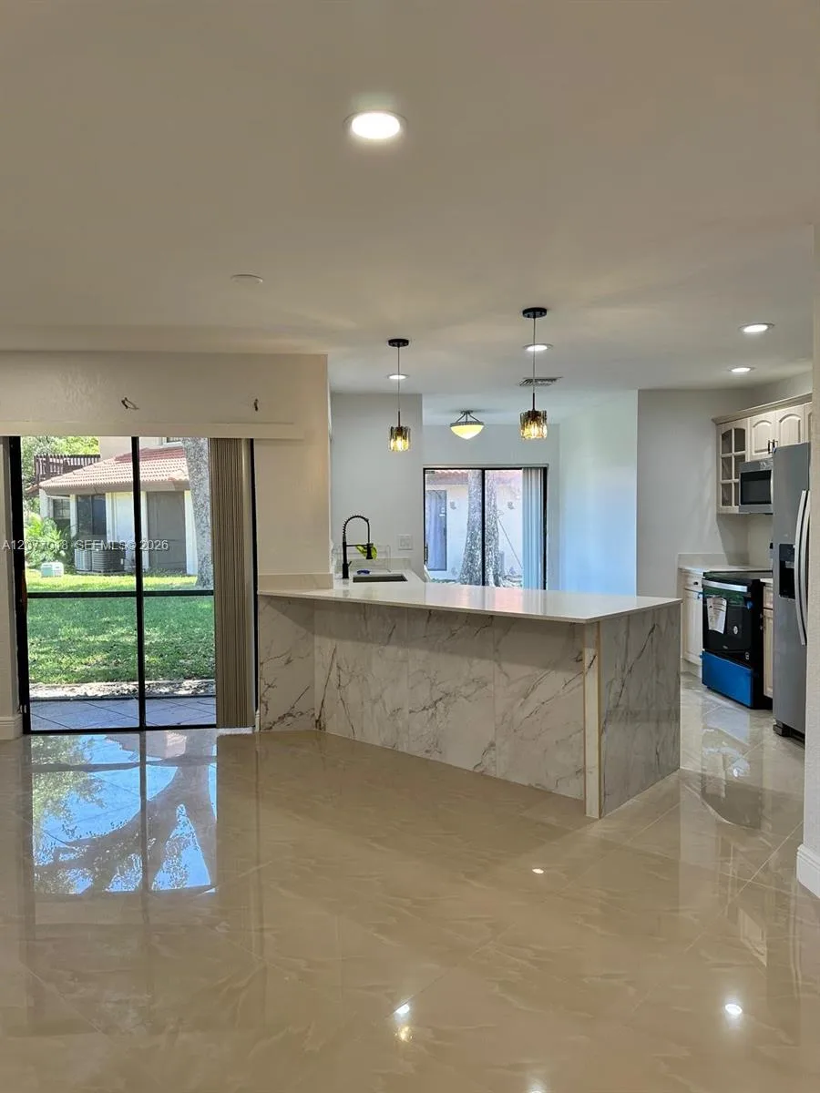 9177 W Sunrise Blvd, Plantation, FL 33322 photo 6