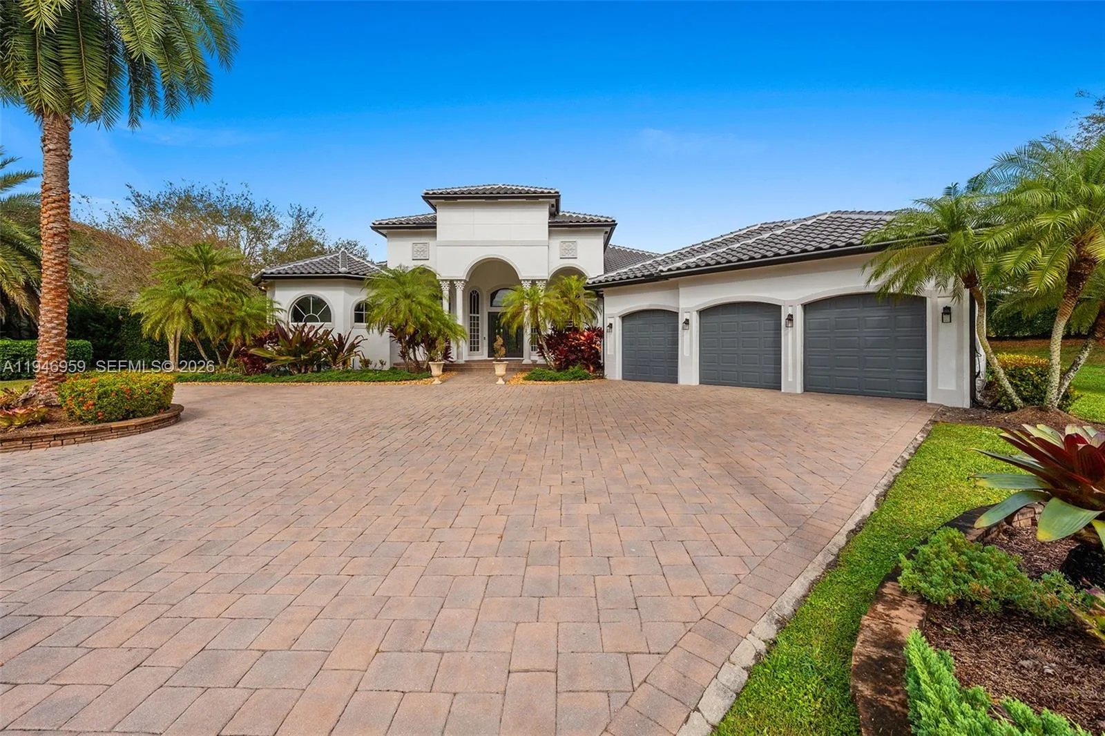 12401 N Stonebrook Cir, Davie, FL 33330