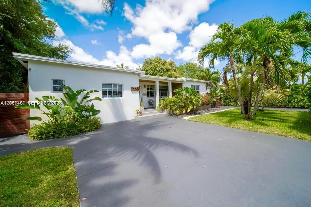 555 NE 127th St # 0, North Miami, FL 33161