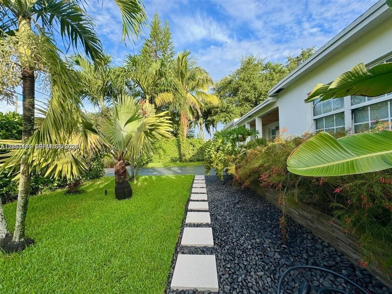 555 NE 127th St # 0, North Miami, FL 33161 photo 3