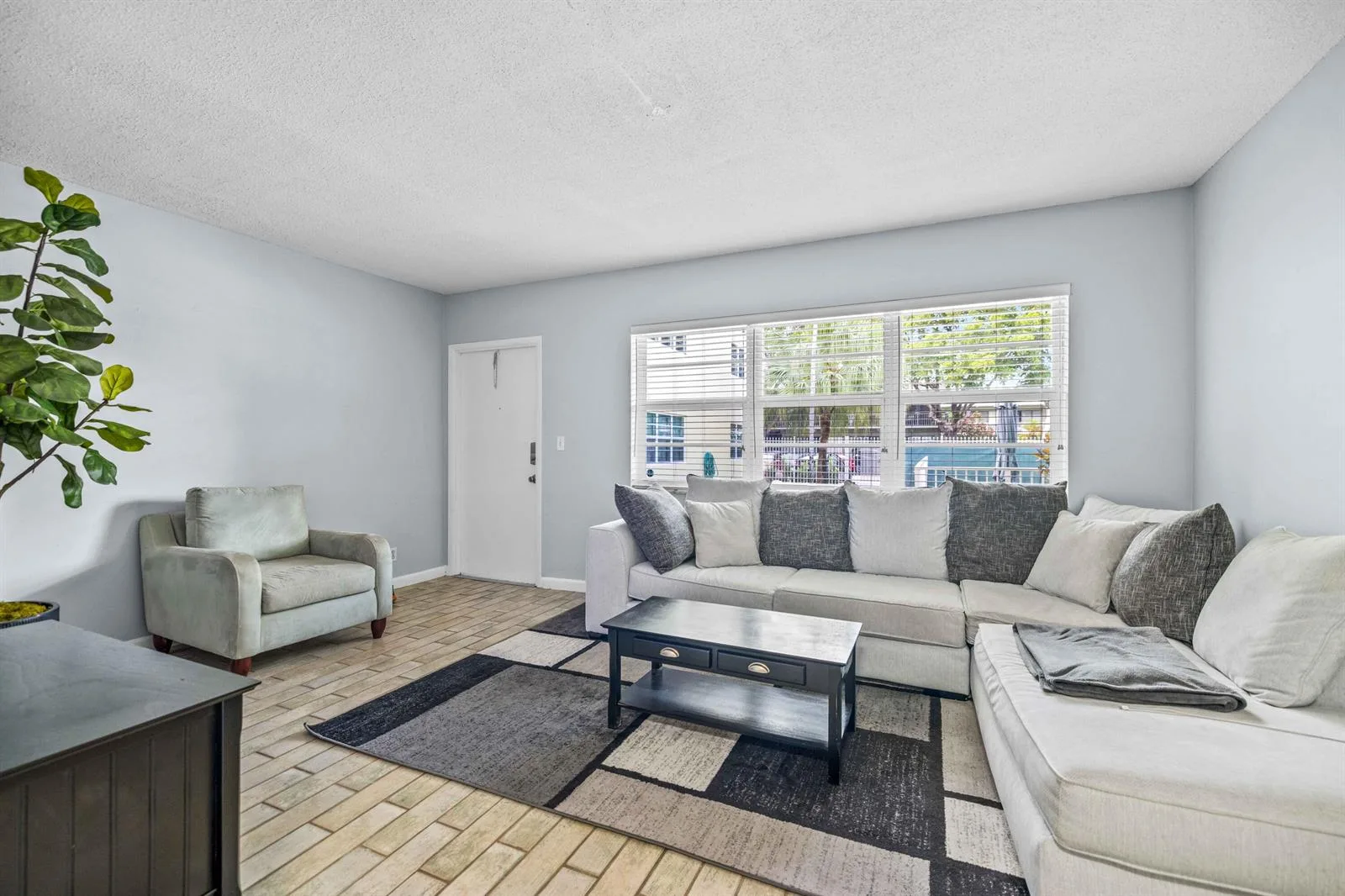 1900 NE 8TH Court # 104, Fort Lauderdale, FL 33304