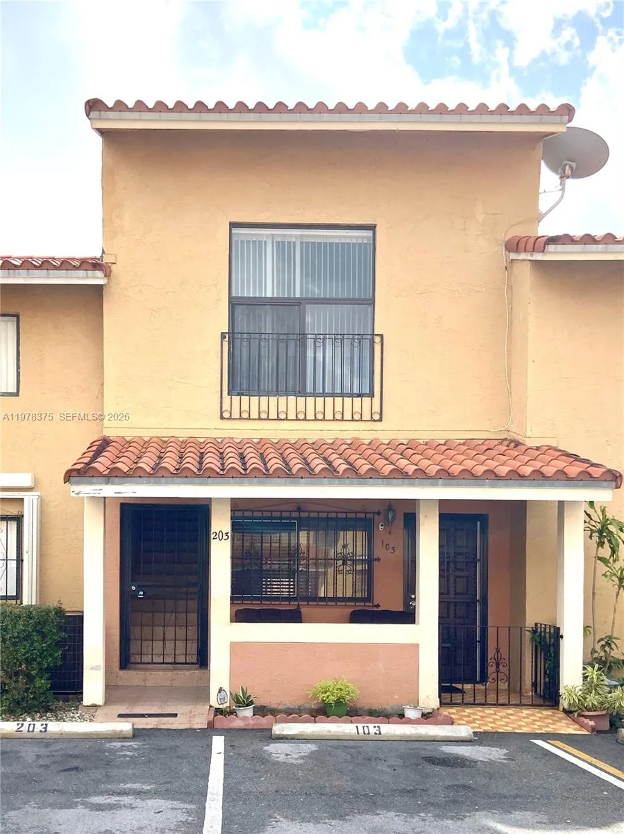 2740 W 62nd St # 203, Hialeah, FL 33016