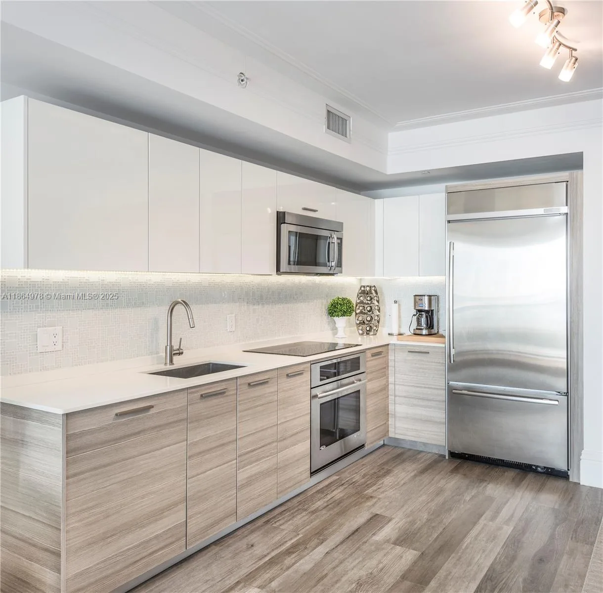 1300 Brickell Bay Dr # 1909, Miami, FL 33131 photo 6