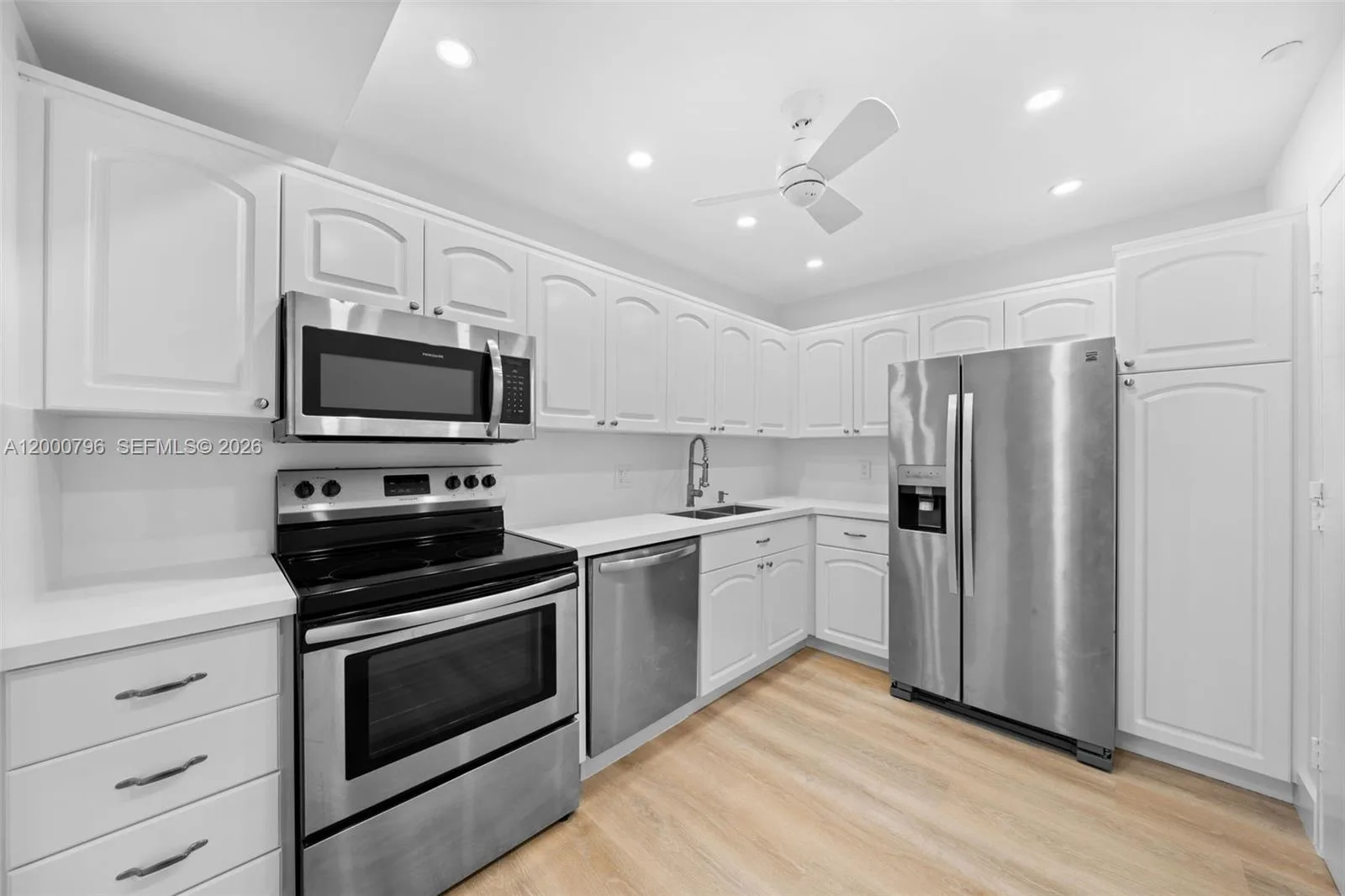 177 Ocean Lane Dr # 106, Key Biscayne, FL 33149 photo 8