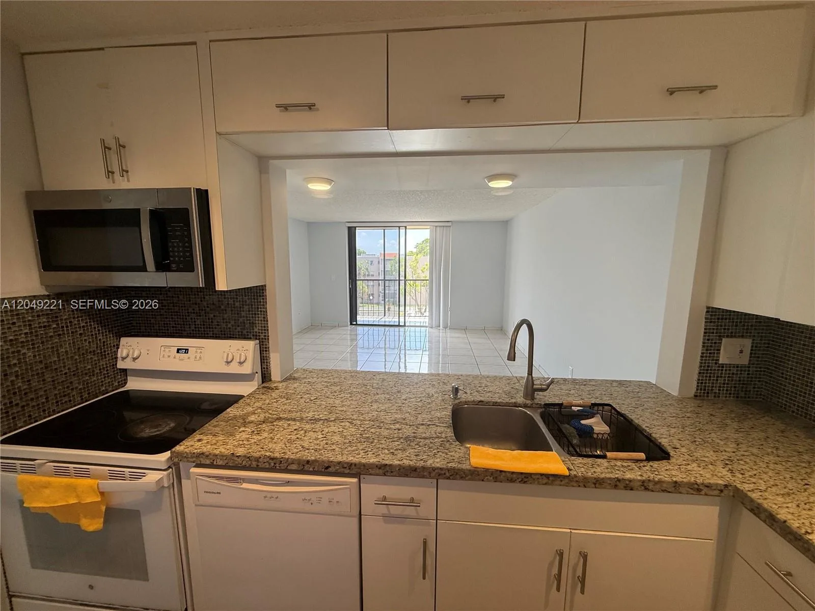 8625 NW 8th St # 420, Miami, FL 33126 photo 7