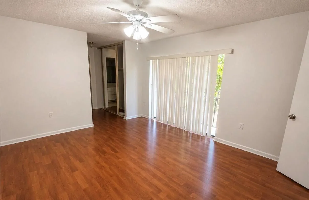 1421 14TH Lane # D, FL 33463 photo 11