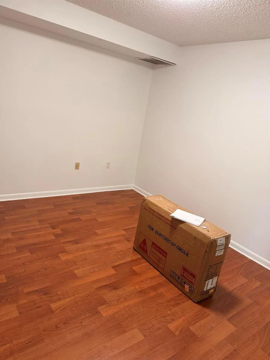 1421 14TH Lane # D, FL 33463 photo 9