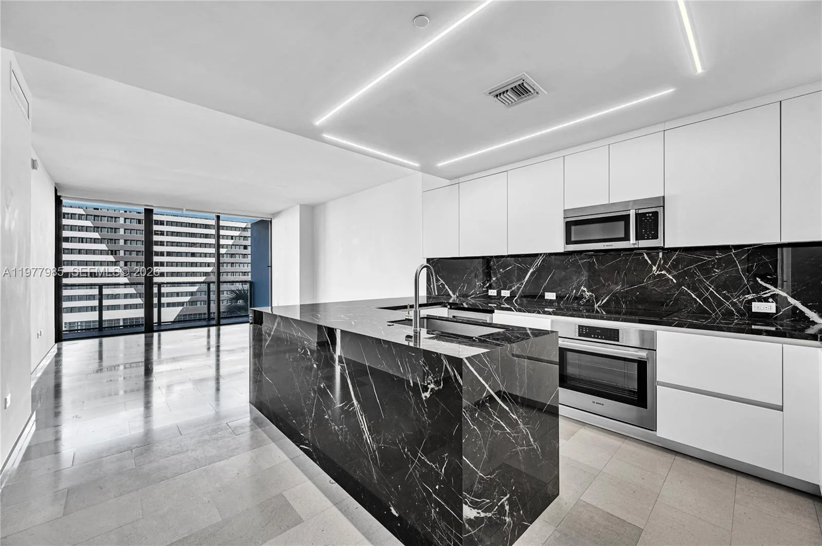 88 SW 7th St # 806, Miami, FL 33130