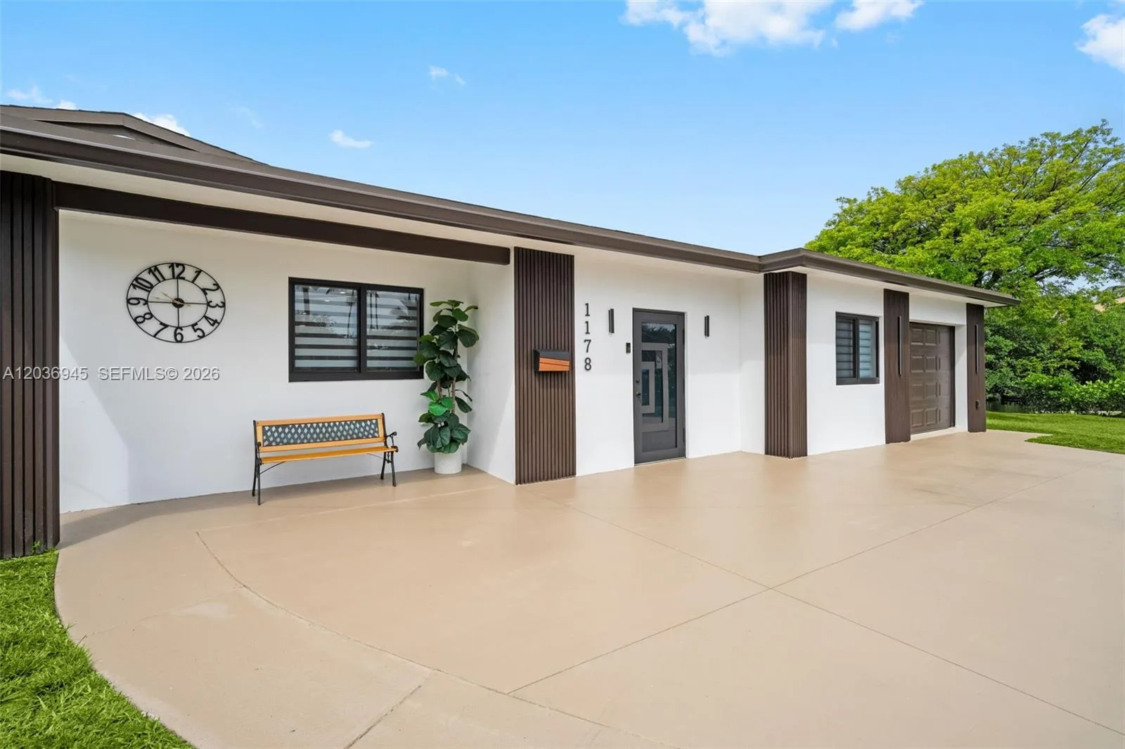 1178 Grant St, Hollywood, FL 33019 photo 2