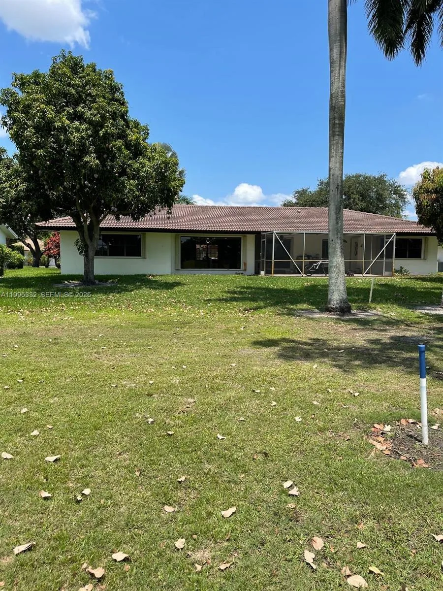 19265 E Saint Andrews Dr, Hialeah, FL 33015 photo 11