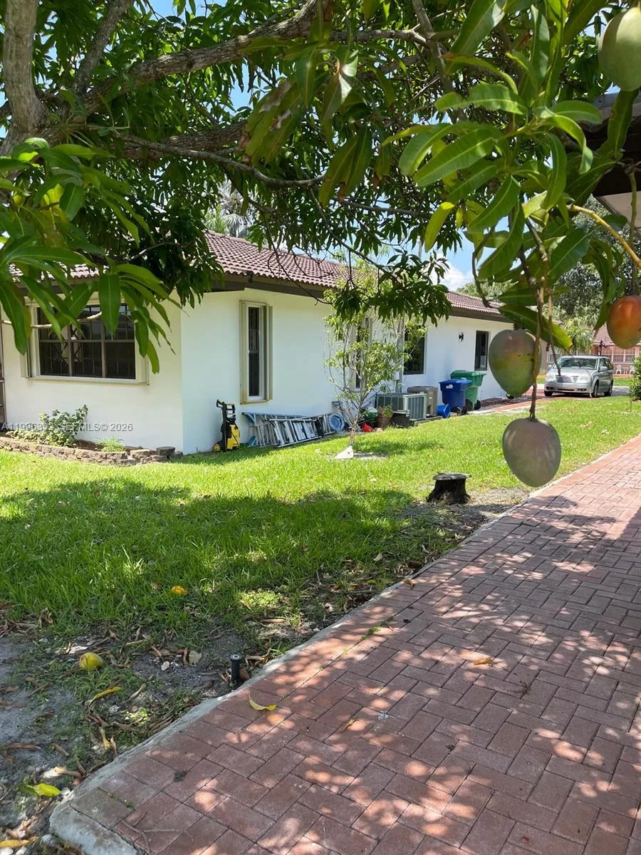 19265 E Saint Andrews Dr, Hialeah, FL 33015 photo 13