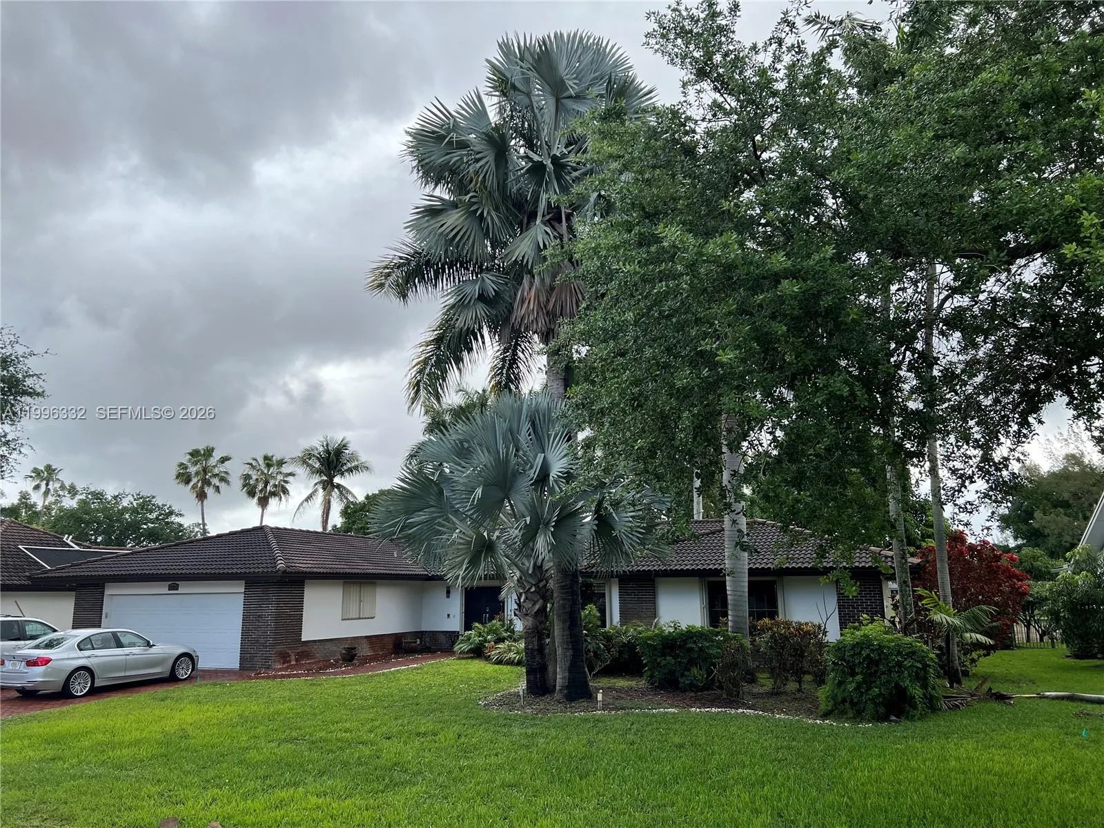 19265 E Saint Andrews Dr, Hialeah, FL 33015 photo 2