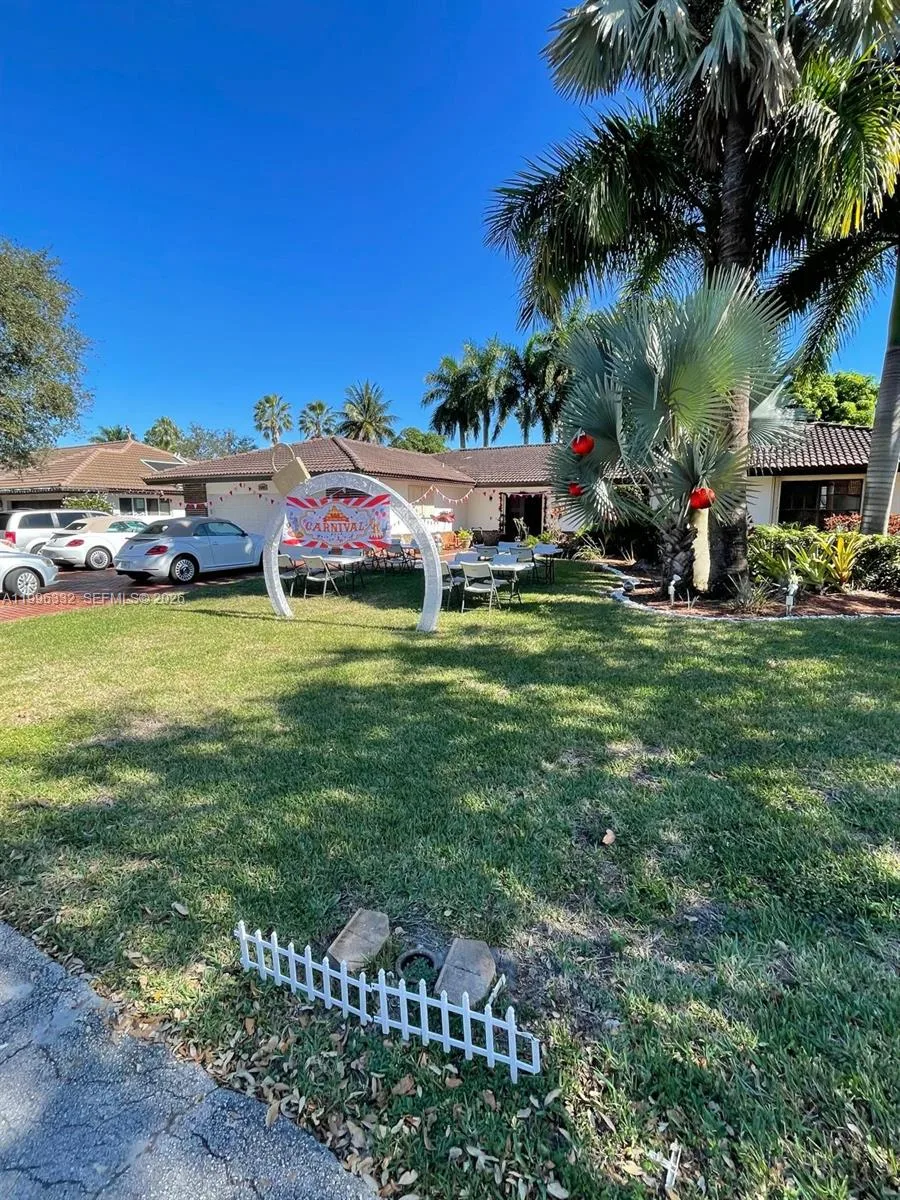 19265 E Saint Andrews Dr, Hialeah, FL 33015 photo 3