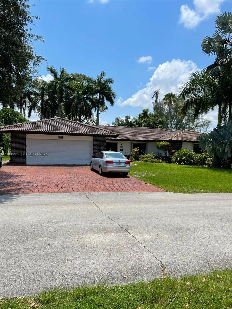 19265 E Saint Andrews Dr, Hialeah, FL 33015 photo 6