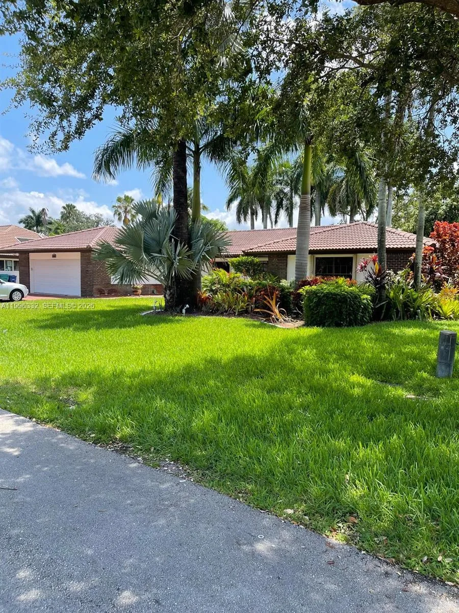 19265 E Saint Andrews Dr, Hialeah, FL 33015 photo 7