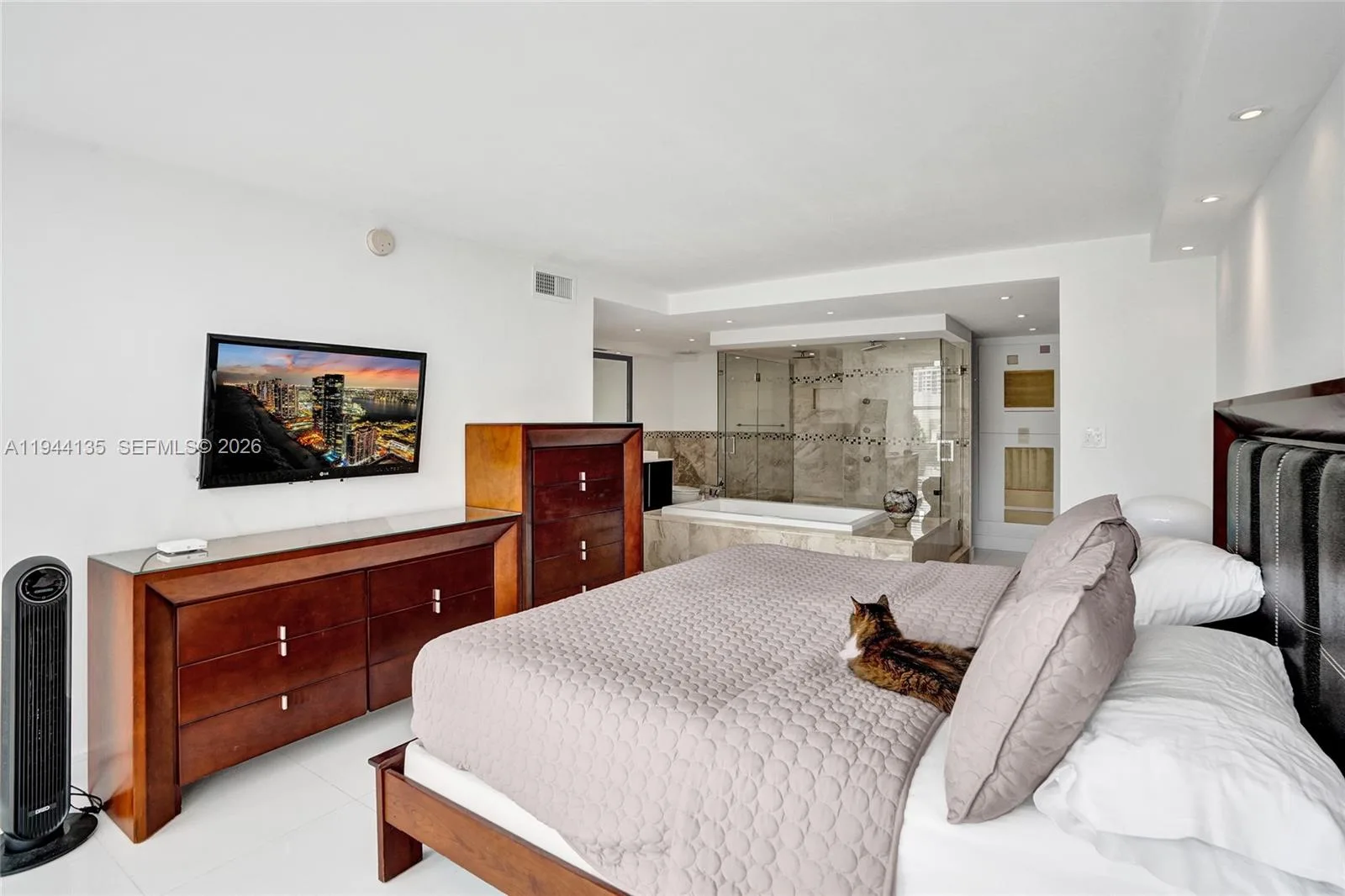 1000 Parkview Dr # 330, Hallandale Beach, FL 33009 photo 6
