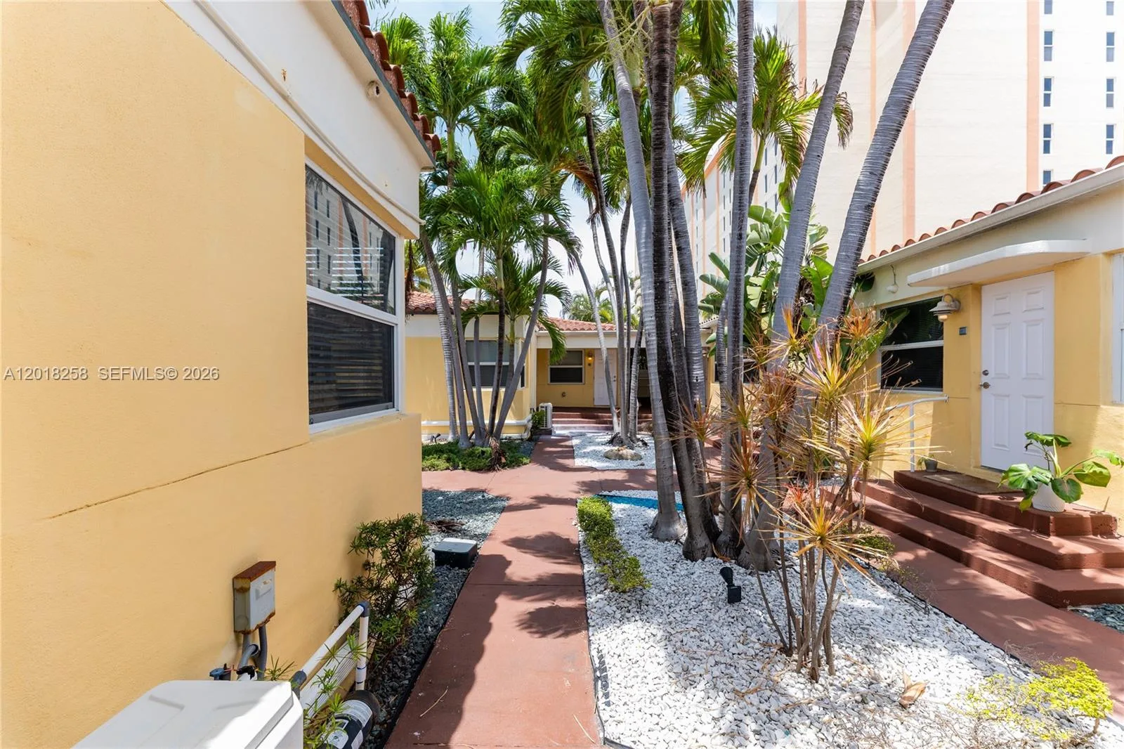 335 Georgia St, Hollywood, FL 33019 photo 6