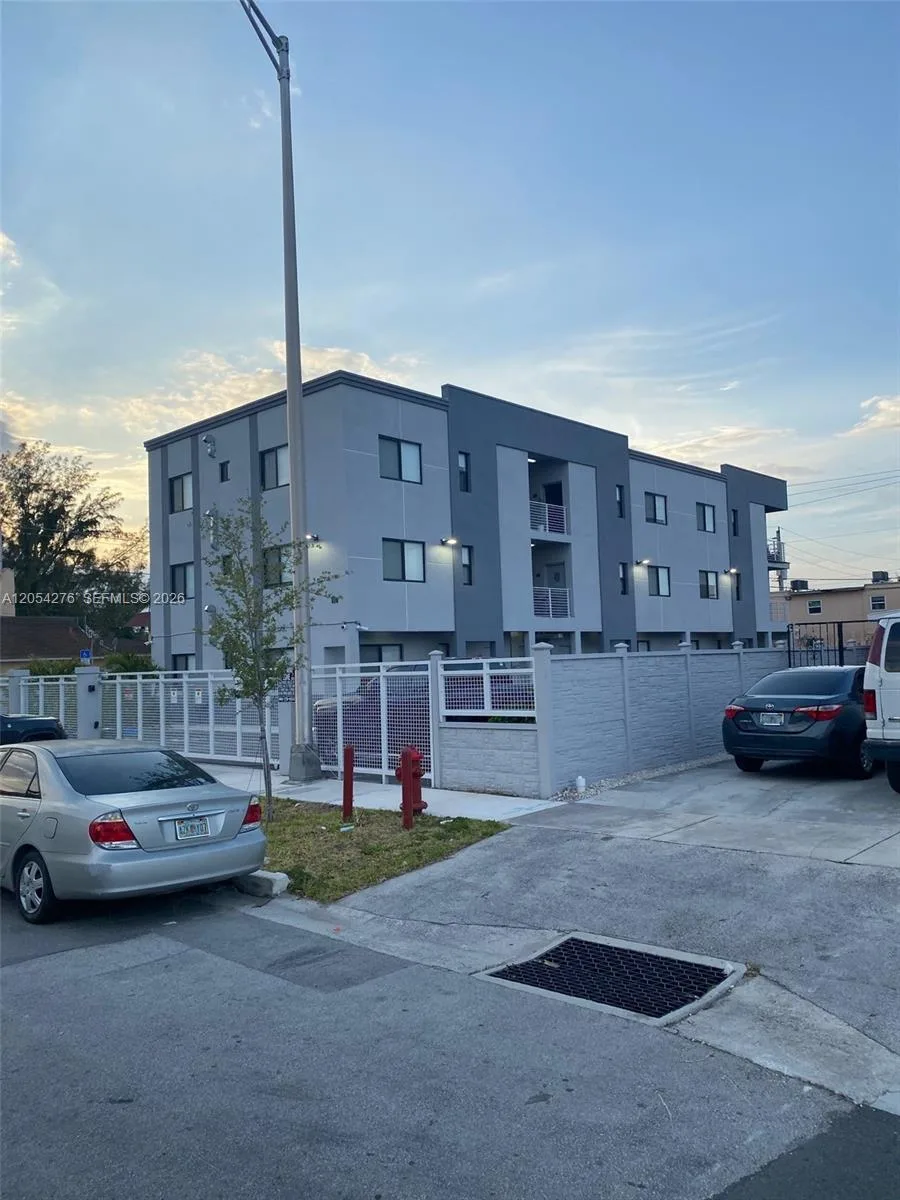 423 E 27th St # 201, Hialeah, FL 33013 photo 2