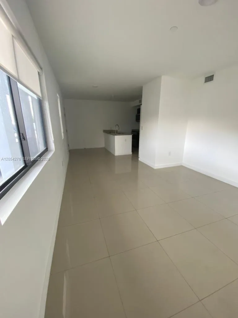 423 E 27th St # 201, Hialeah, FL 33013 photo 4