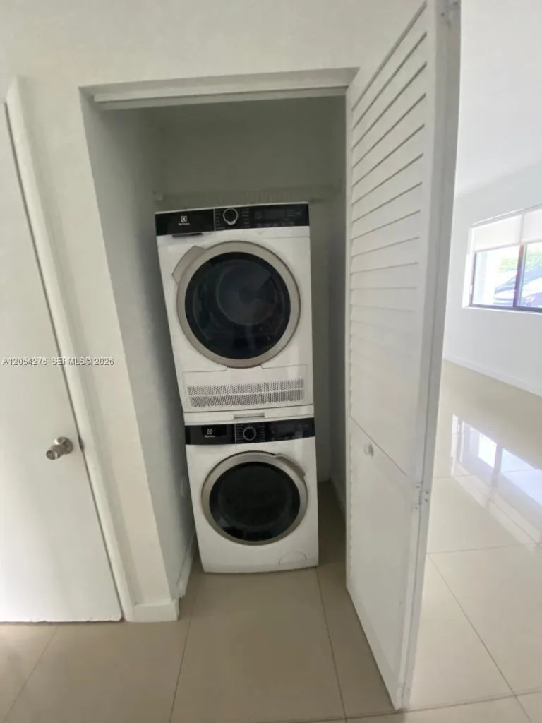 423 E 27th St # 201, Hialeah, FL 33013 photo 5