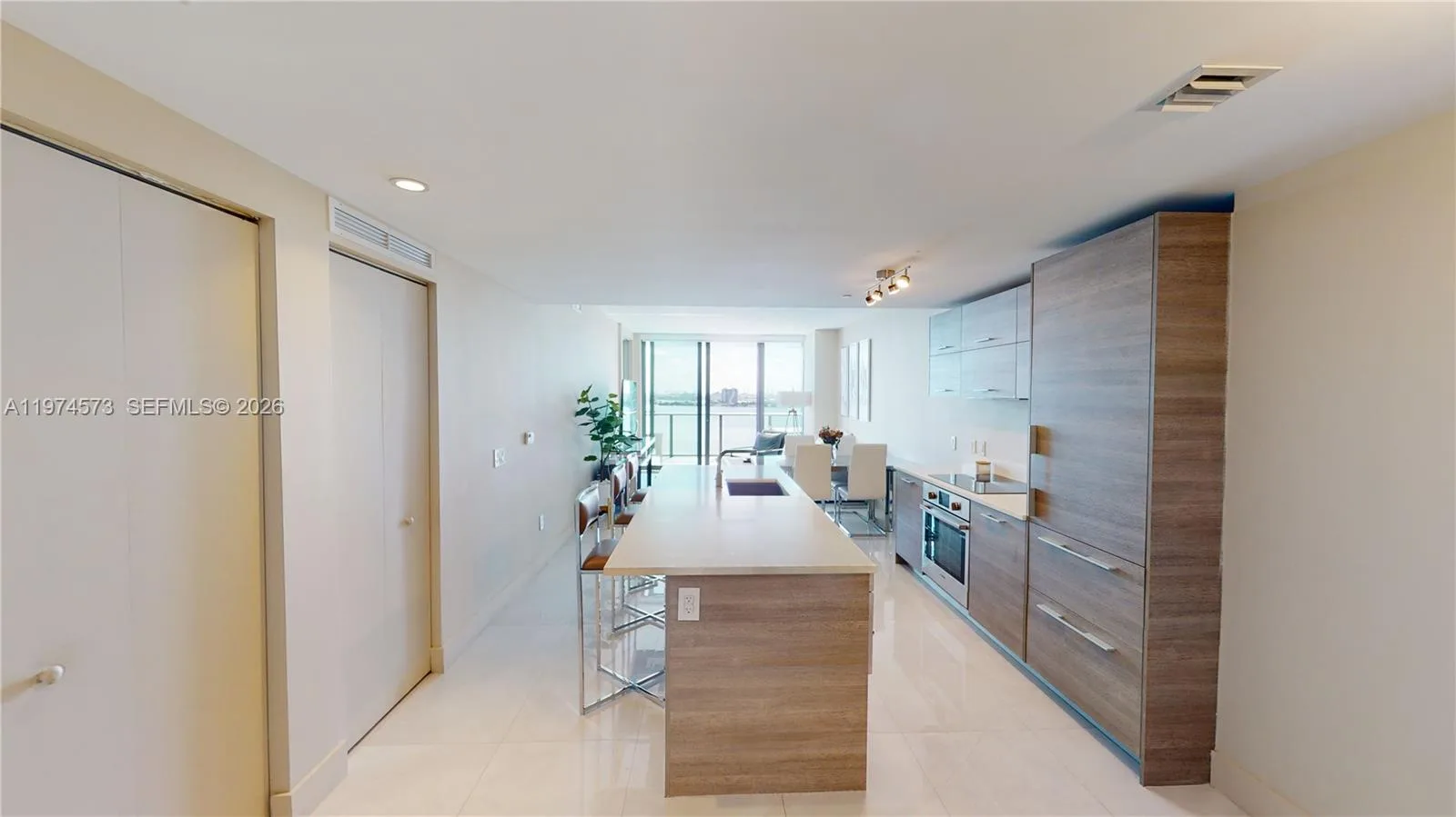 650 NE 32nd St # 2005, Miami, FL 33137 photo 11