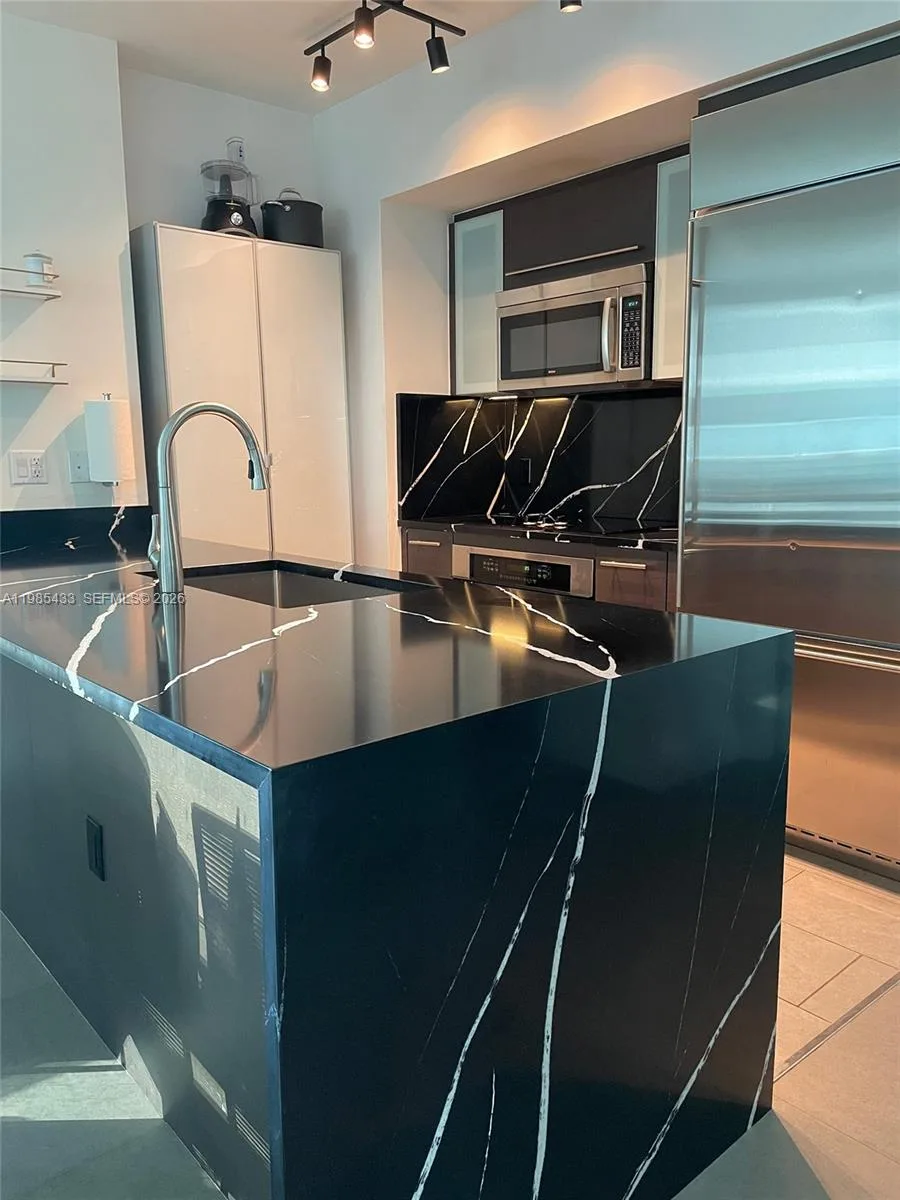 55 SE 6th St # 1407, Miami, FL 33131 photo 4