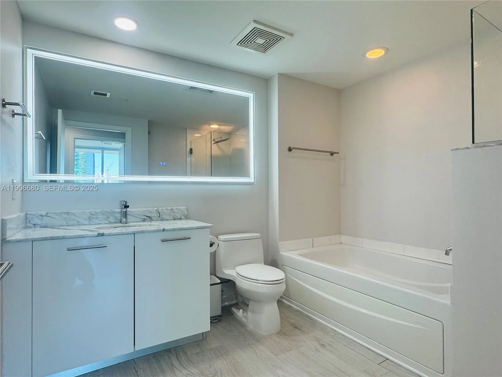 500 Brickell Ave # 3803, Miami, FL 33131 photo 9