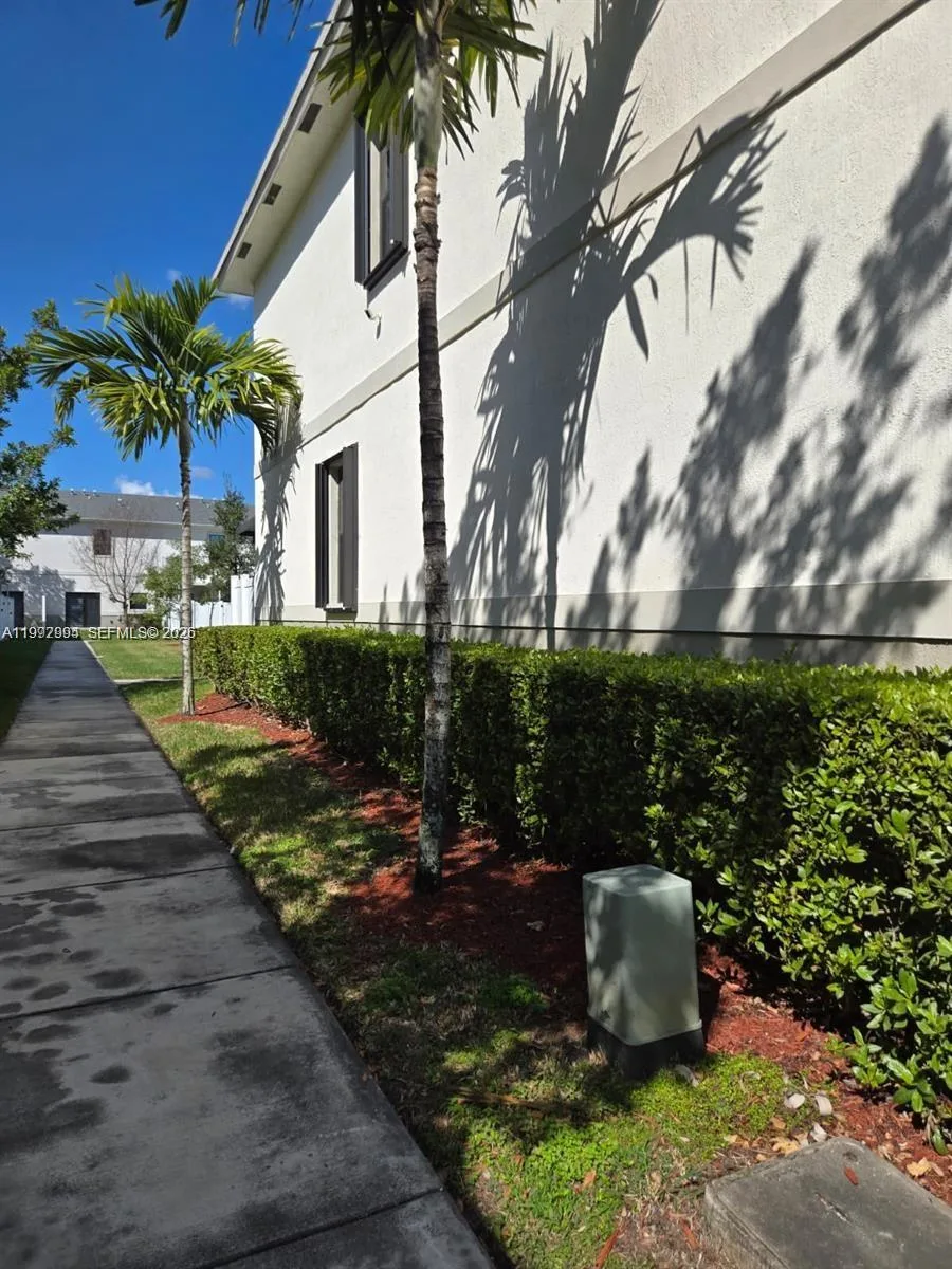 1166 SW 7th Ave, Florida City, FL 33034 photo 2