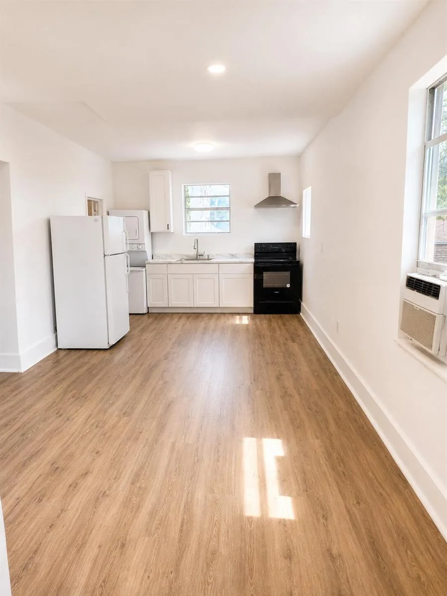 528 SW 3rd Street, Miami, FL 33130