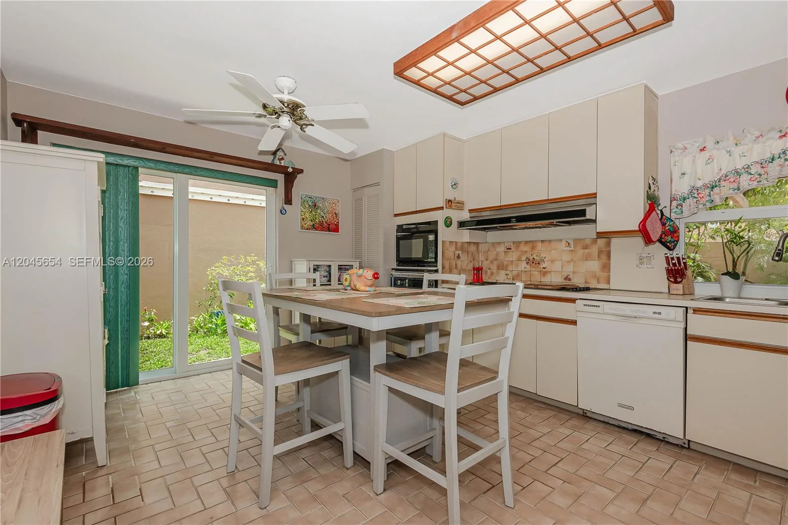 17617 NW 61st Ct N, Hialeah, FL 33015 photo 11
