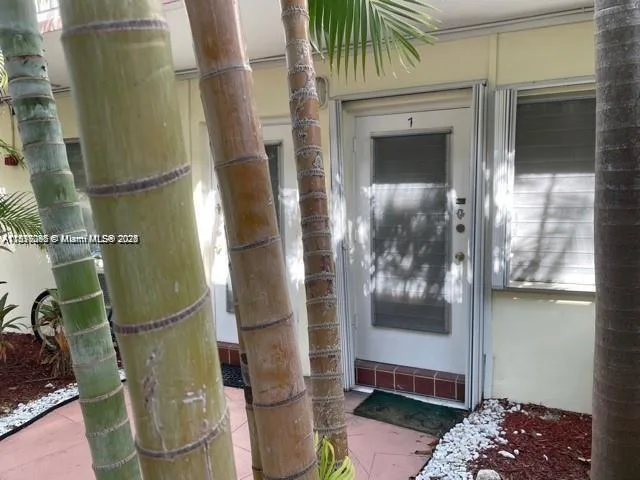 8040 Tatum Waterway Dr # 7, Miami Beach, FL 33141 photo 4