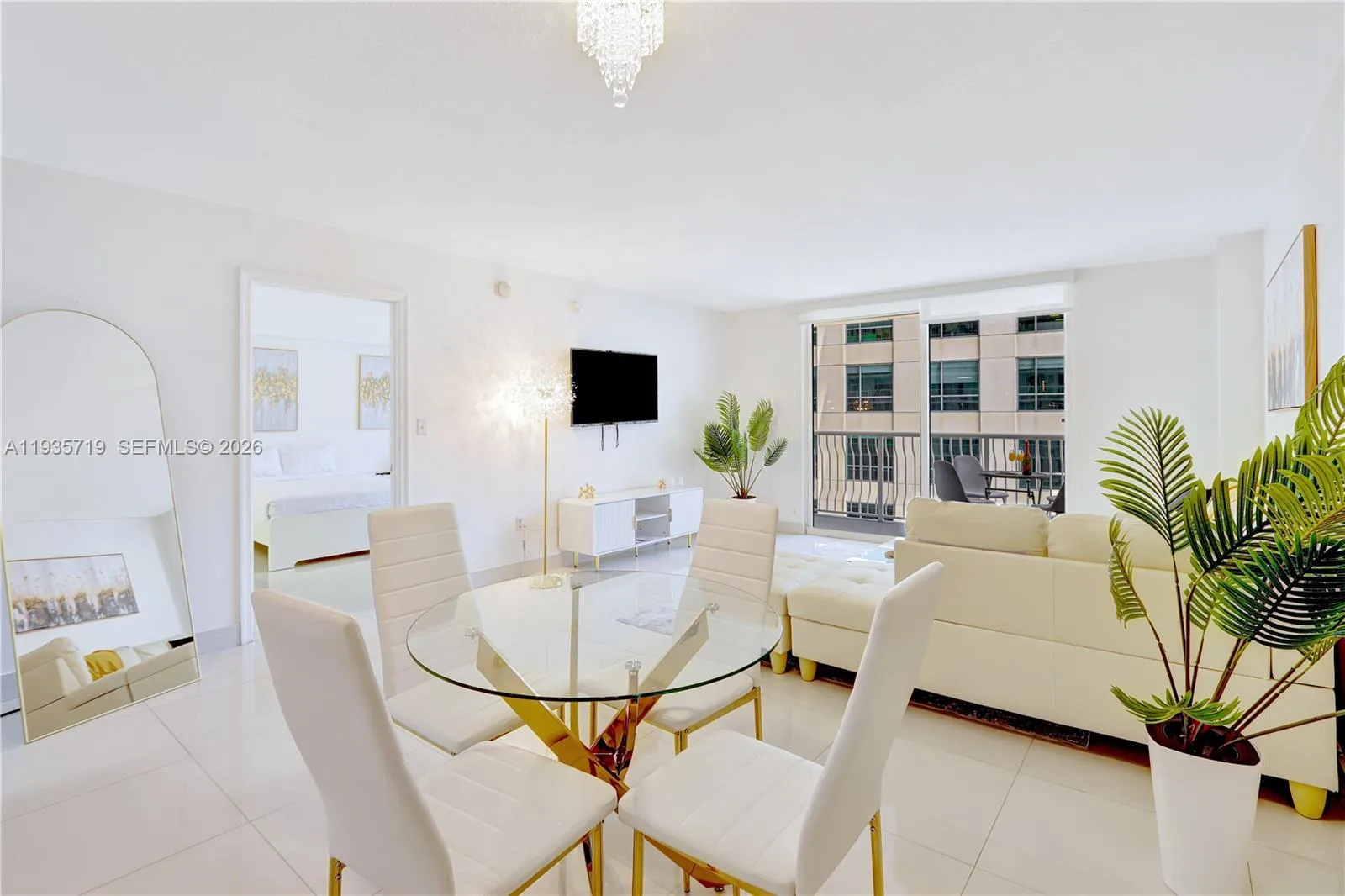 1200 Brickell Bay Dr # 2504, Miami, FL 33131