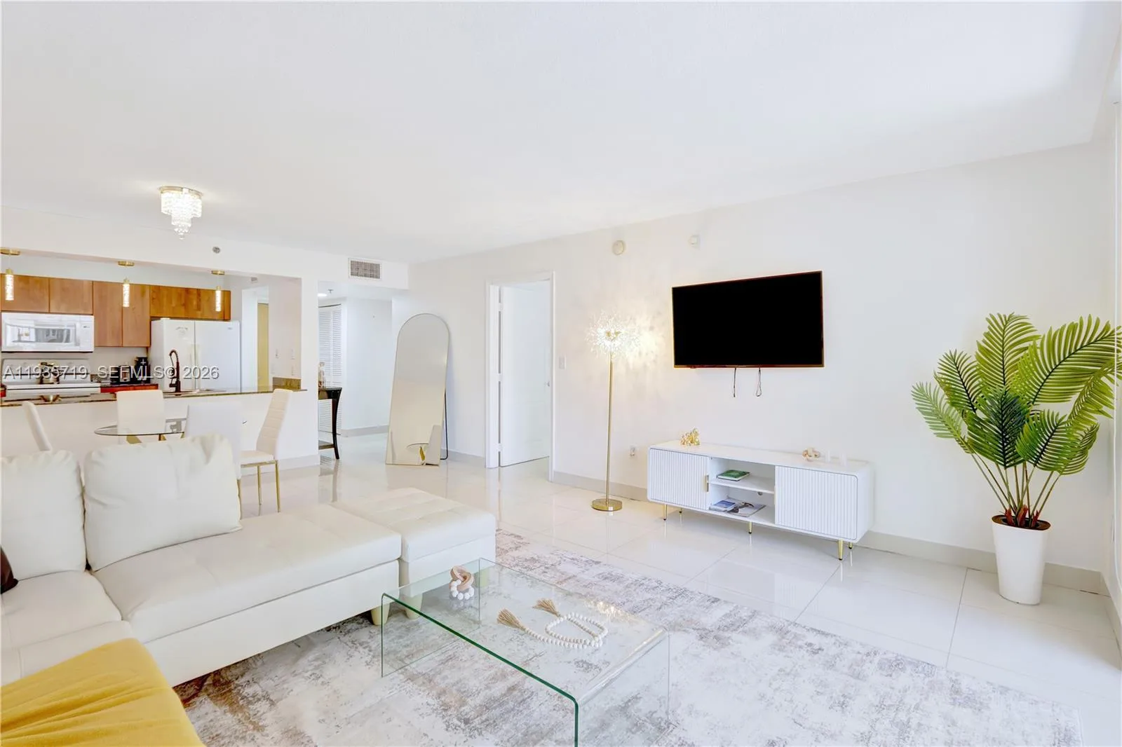 1200 Brickell Bay Dr # 2504, Miami, FL 33131 photo 2