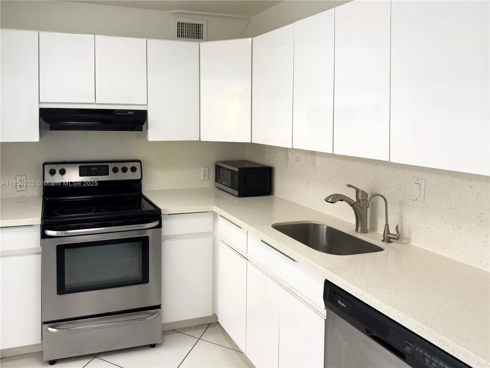 100 Bayview Dr # 224, Sunny Isles Beach, FL 33160 photo 5