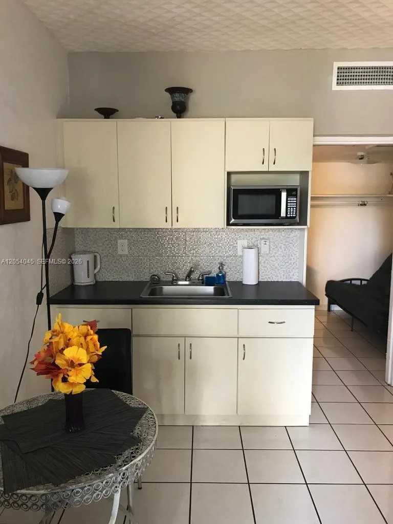 26 Diplomat Pkwy # 2233, Hallandale Beach, FL 33009