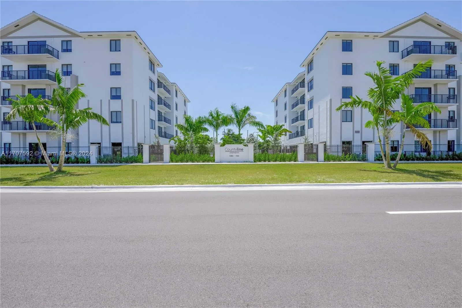 1080 NE 215th St # 02-324, Unincorporated Dade County, FL 33179 photo 2