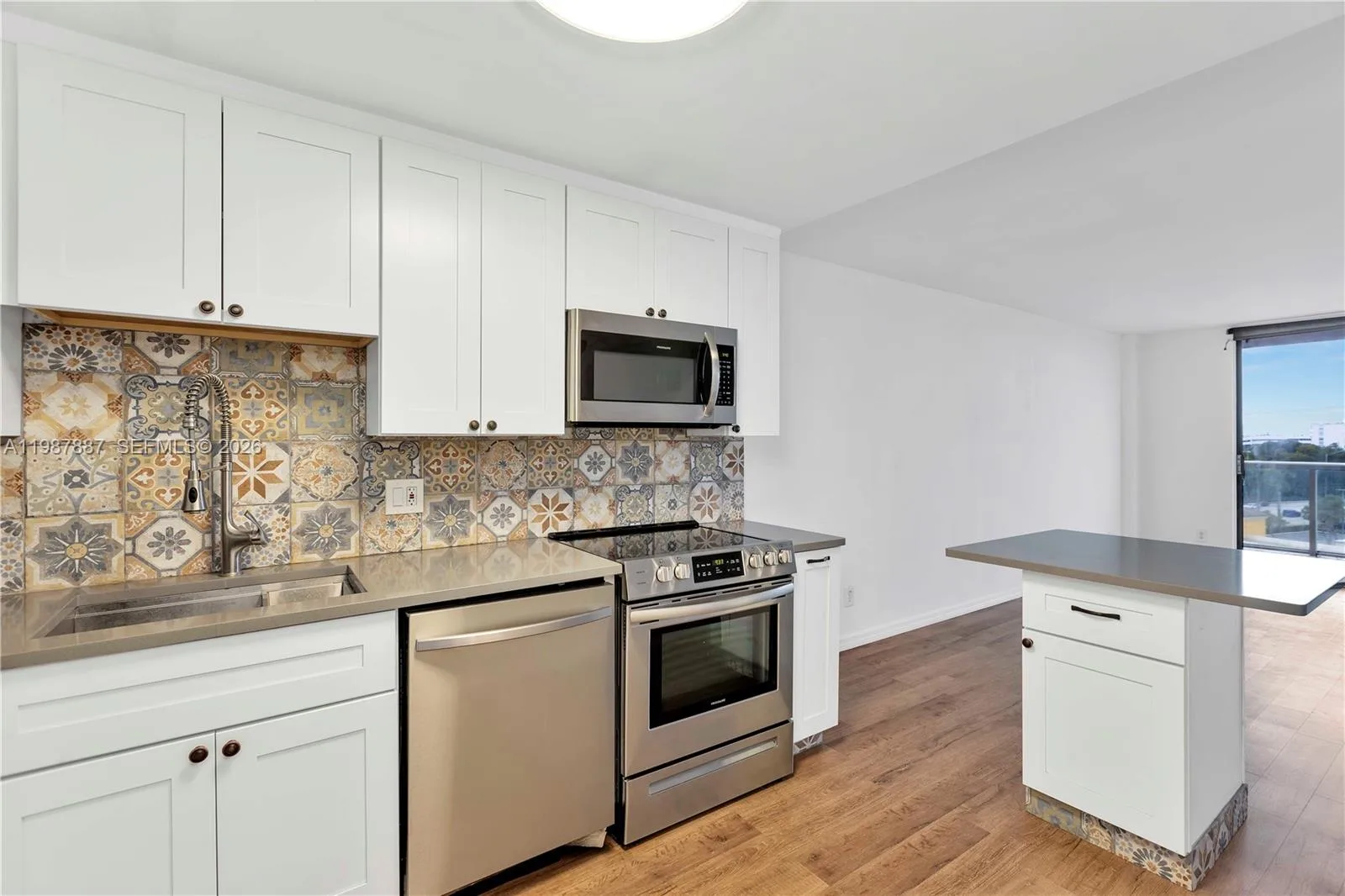13499 Biscayne Blvd # 613, North Miami, FL 33181 photo 2