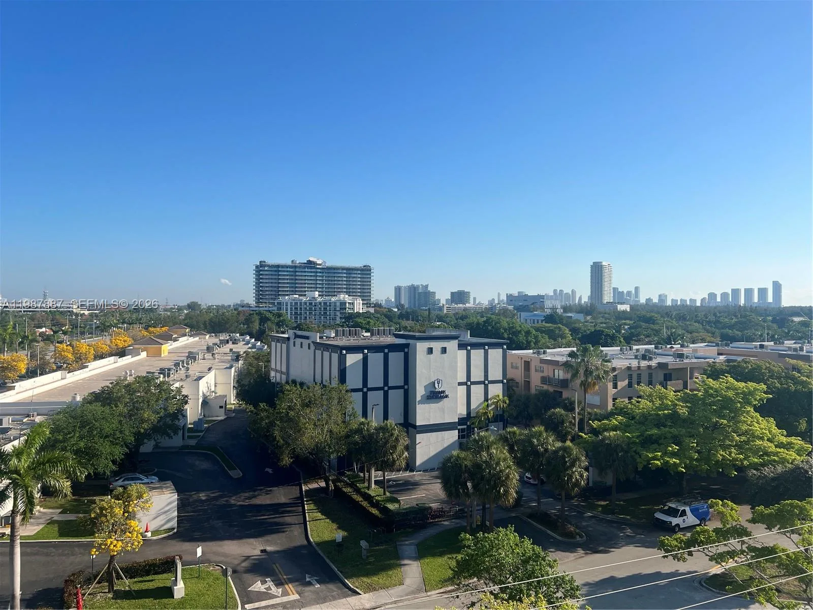 13499 Biscayne Blvd # 613, North Miami, FL 33181 photo 3