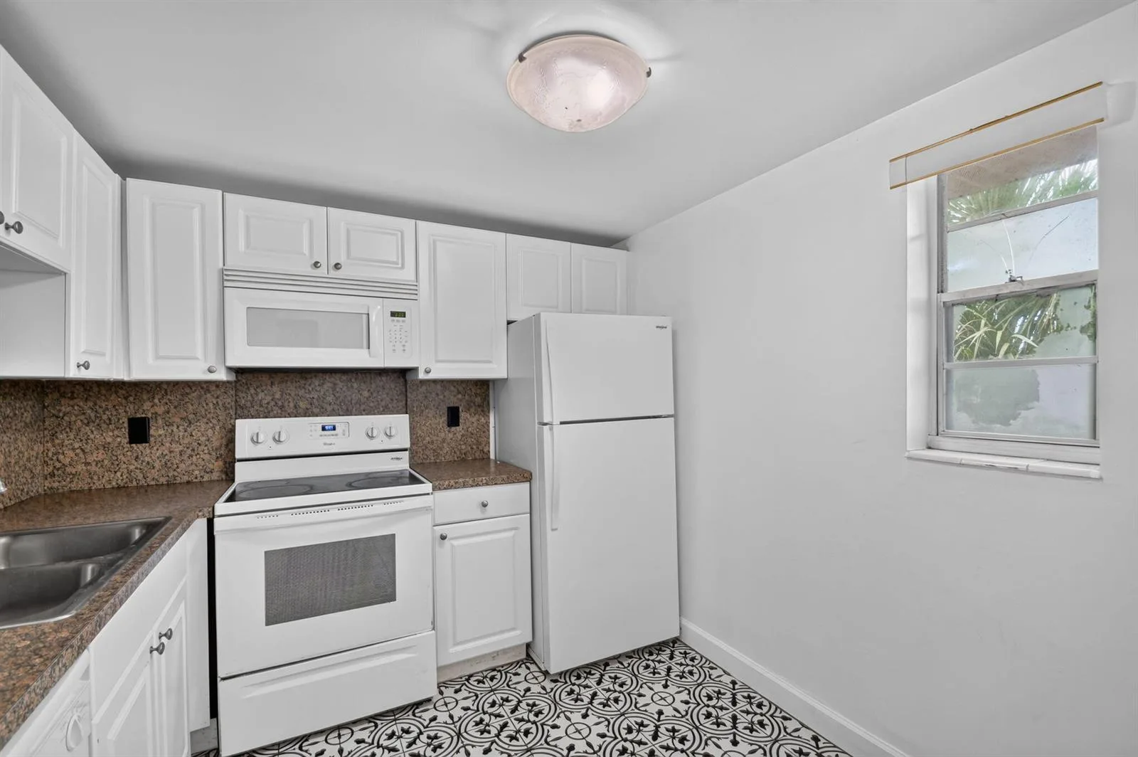 1505 Crescent Circle # B24, Lake Park, FL 33403 photo 11
