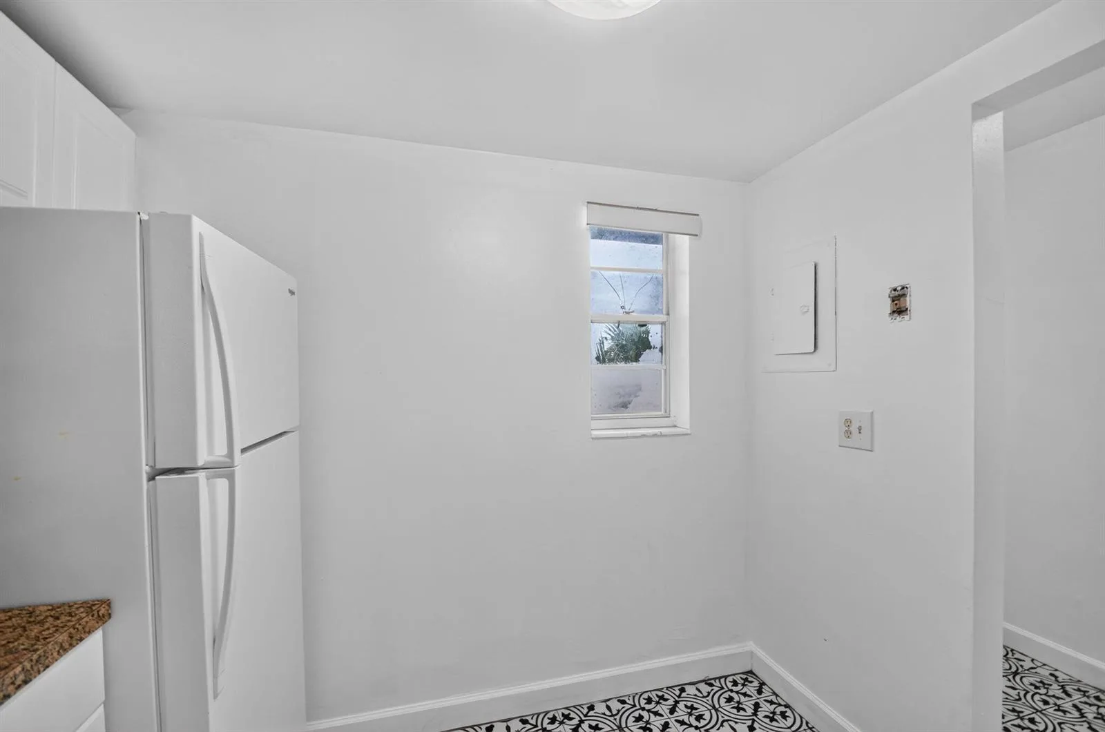 1505 Crescent Circle # B24, Lake Park, FL 33403 photo 12