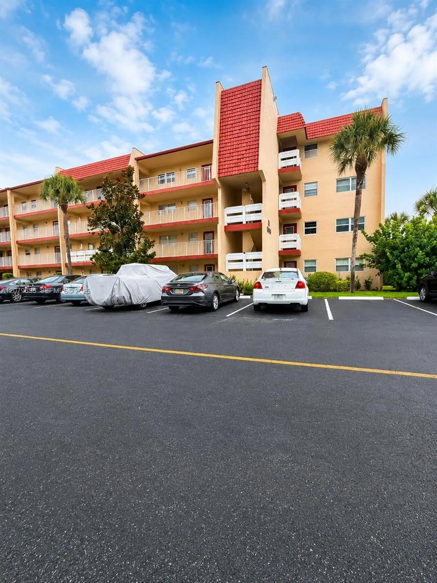 1035 Country Club Dr # 408, Margate, FL 33063