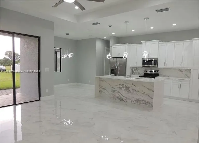 2011 NW 10 PL, Cape Coral, FL 33993 photo 2