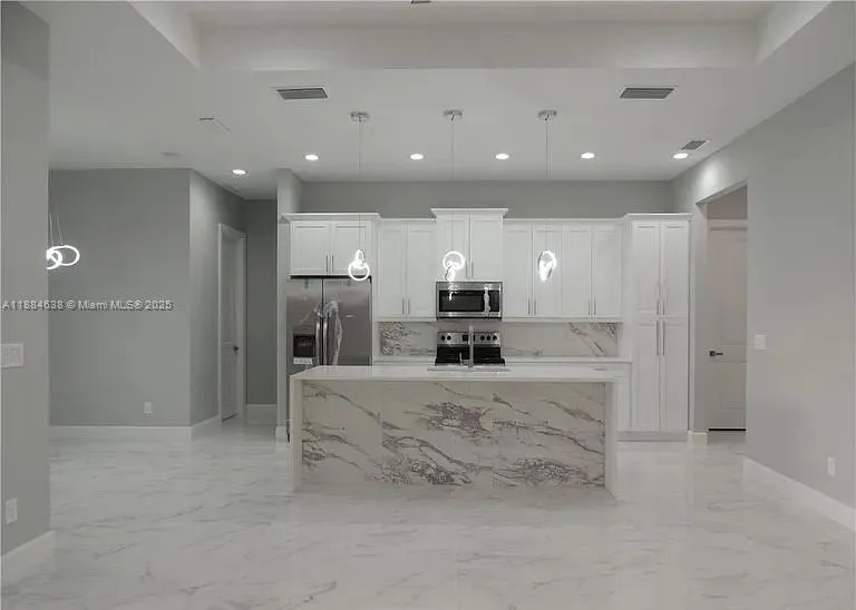 2011 NW 10 PL, Cape Coral, FL 33993 photo 3