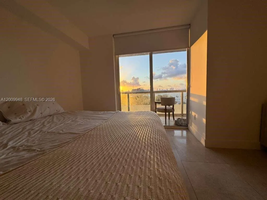 50 Biscayne Blvd # 809, Miami, FL 33132