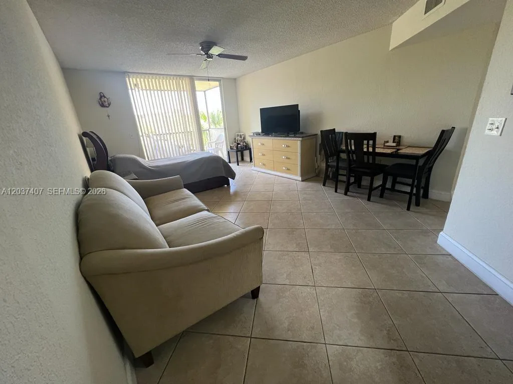 8215 Lake Dr # 401, Doral, FL 33166